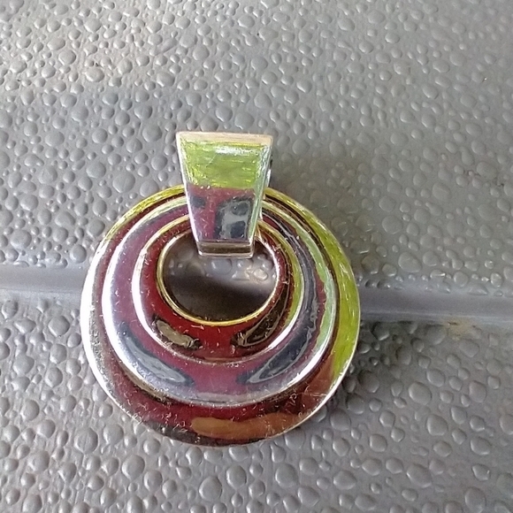 Women's reversible two tone pendant. - Picture 2 of 2